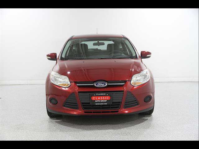 Used 2014 Ford Focus SE w/ SE Winter Package FWD image 2