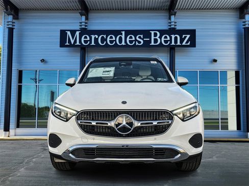 New 2025 Mercedes-Benz GLC 300 4MATIC image 2