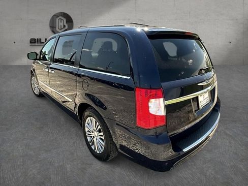 Used 2014 Chrysler Town & Country Touring-L w/ Driver Convenience Group FWD image 9