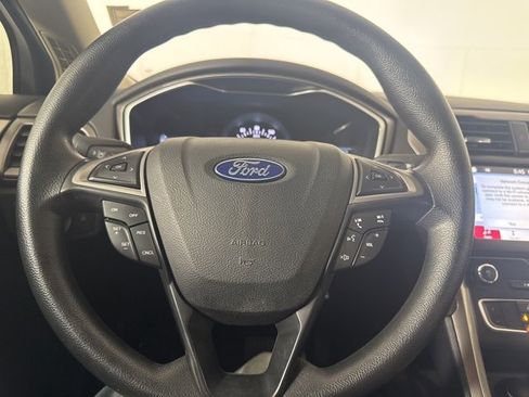 Used 2019 Ford Fusion SE image 19