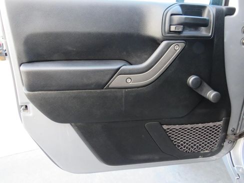 Used 2018 Jeep Wrangler Unlimited Sport image 33