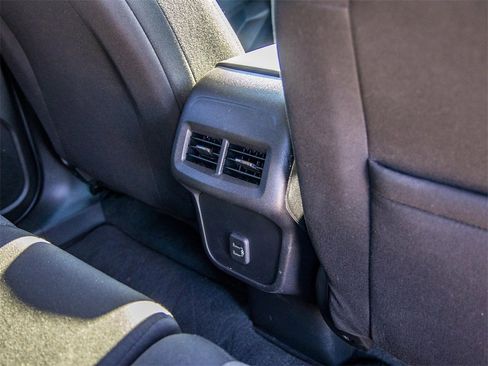 Used 2023 Chevrolet Equinox LT w/ Driver Convenience Package image 23