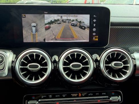 Used 2021 Mercedes-Benz GLB 250 image 22