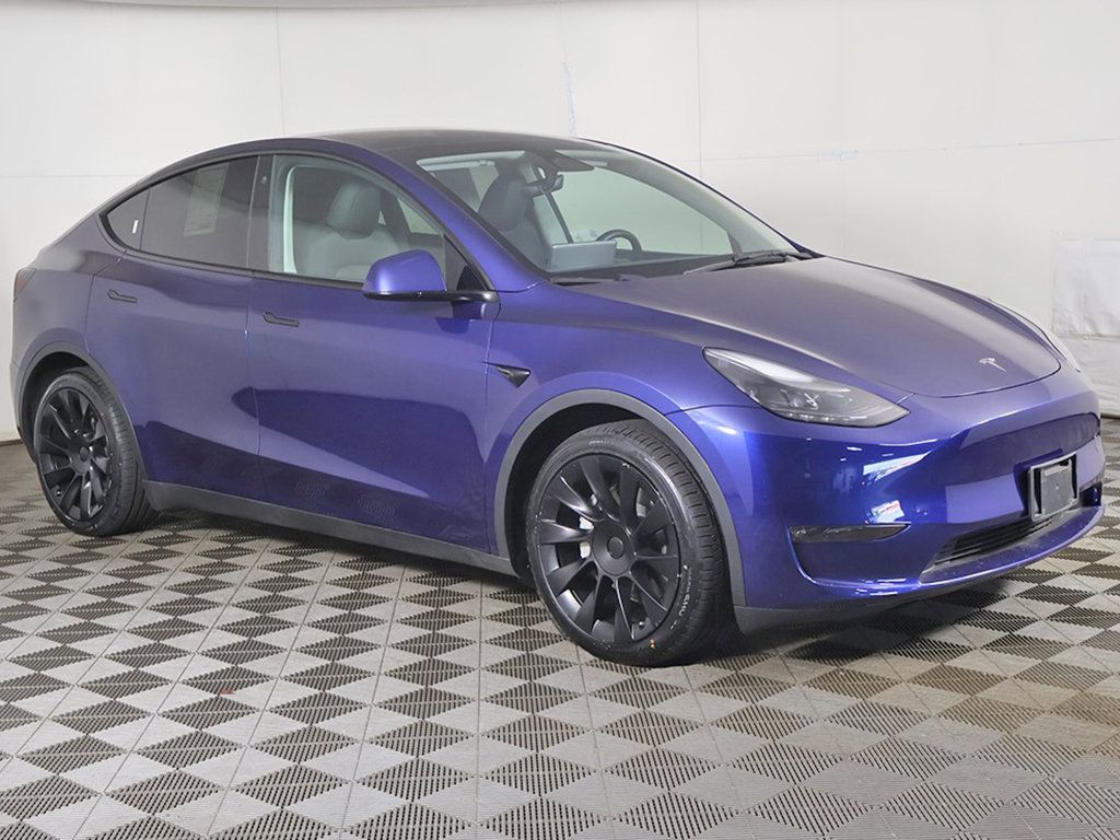 Used 2023 Tesla Model Y Long Range AWD/4WD image 2