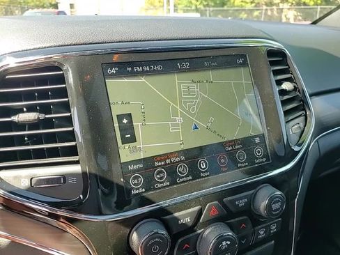 Used 2022 Jeep Grand Cherokee Limited image 20