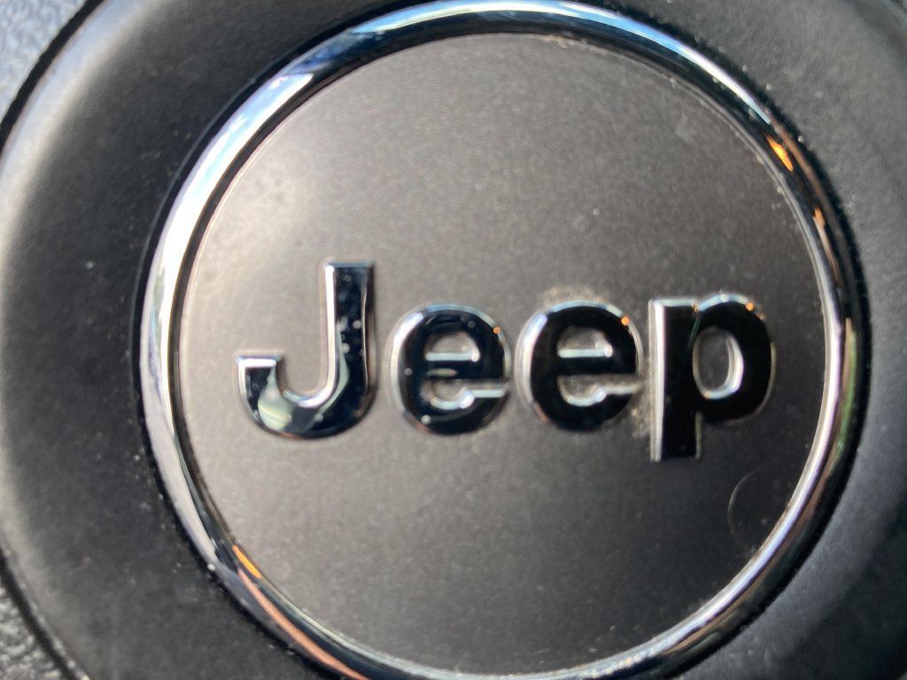 Used 2017 Jeep Grand Cherokee Altitude AWD/4WD image 28