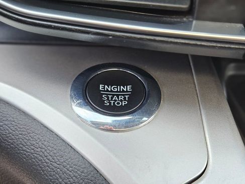 Used 2022 Ford Explorer XLT w/ Equipment Group 202A image 27