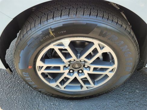 New 2025 Ford Expedition Active image 17