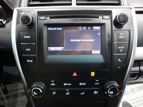 Used 2016 Toyota Camry SE FWD image 19