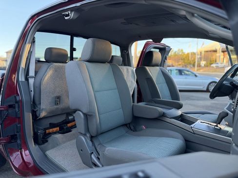 Used 2005 Nissan Titan SE w/ (W01) Utility Bed Pkg image 19
