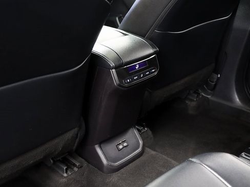 Used 2023 Toyota Highlander XLE image 14