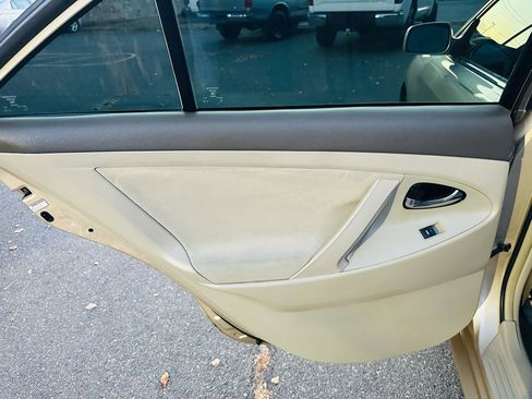 Used 2011 Toyota Camry LE w/ LE Extra-Value Pkg image 17