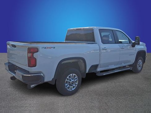 Used 2025 Chevrolet Silverado 2500 LT w/ Convenience Package AWD/4WD image 4