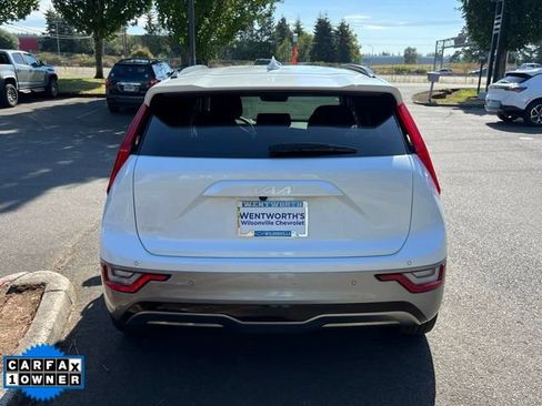 Used 2024 Kia Niro Wave w/ Wave Preserve Package FWD image 6