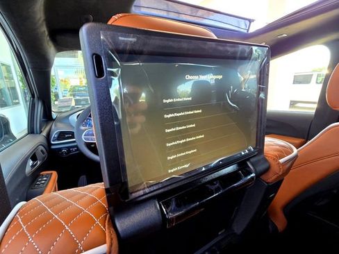 New 2026 Chrysler Pacifica Pinnacle image 25