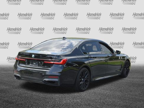 Used 2022 BMW 740i w/ M Sport Package RWD image 11