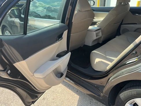 Used 2018 Toyota Camry LE FWD image 14