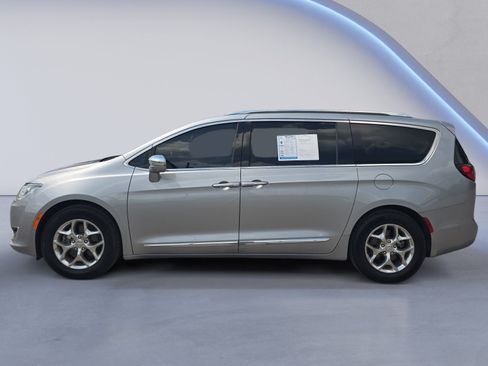 Used 2020 Chrysler Pacifica Limited w/ Advanced Safetytec Group FWD image 2