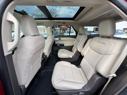 Used 2023 Ford Explorer Platinum w/ Technology Package AWD/4WD image 6