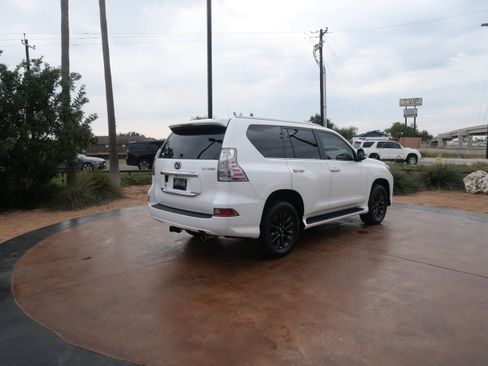 Used 2020 Lexus GX 460 Premium image 2