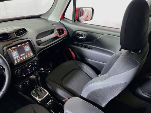 Used 2022 Jeep Renegade Latitude w/ Convenience Group AWD/4WD image 23