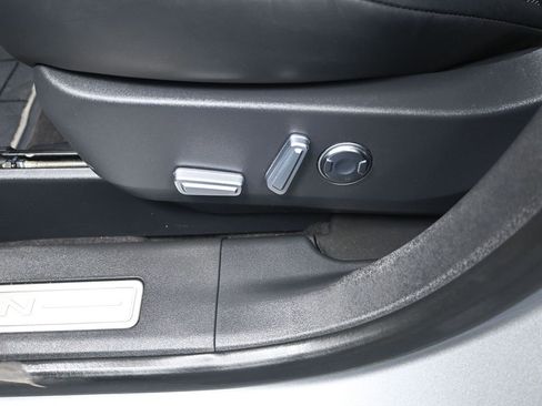 Used 2024 Lincoln Nautilus Reserve image 12