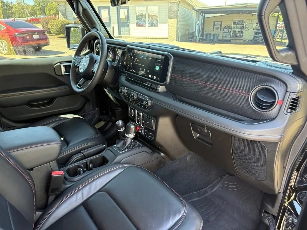 Used 2024 Jeep Gladiator Rubicon AWD/4WD image 37