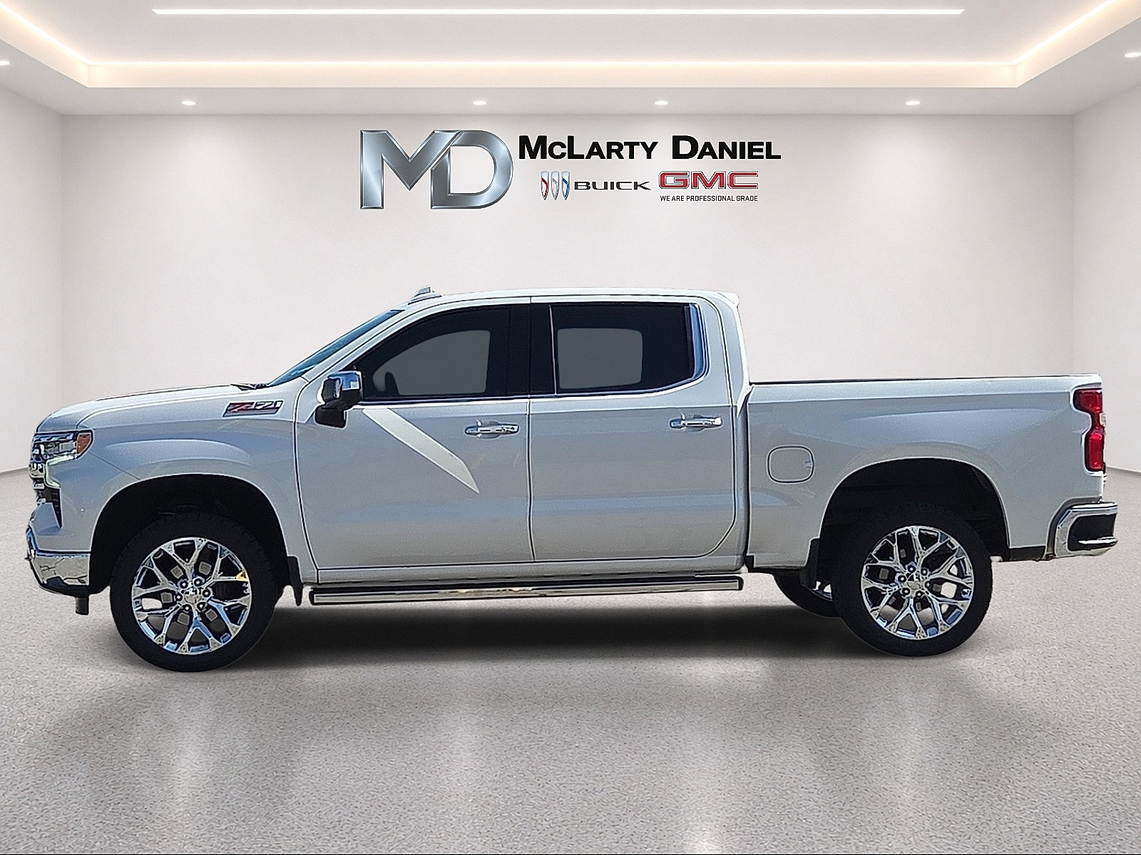 Used 2022 Chevrolet Silverado 1500 LTZ w/ LTZ Premium Package AWD/4WD image 2