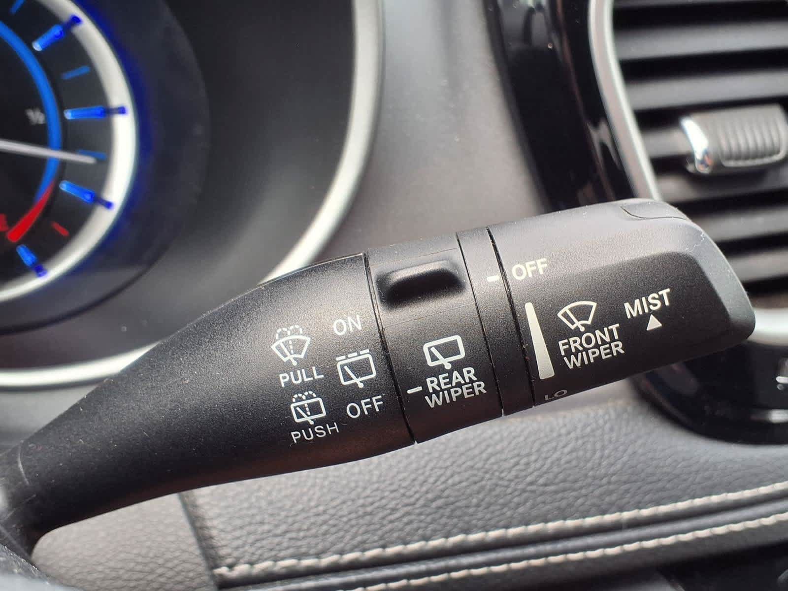 Used 2024 Chrysler Pacifica Limited FWD image 20