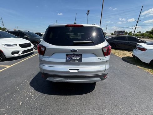 Used 2019 Ford Escape Titanium FWD image 4
