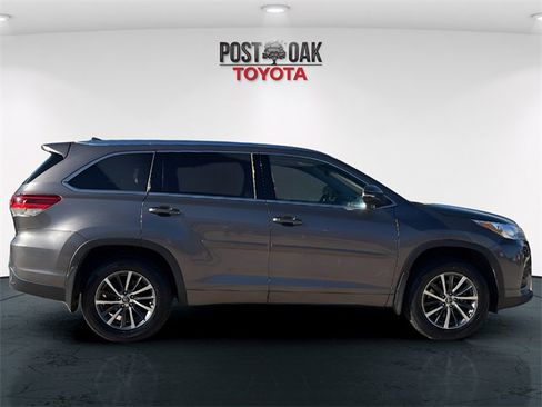 Used 2017 Toyota Highlander XLE image 8