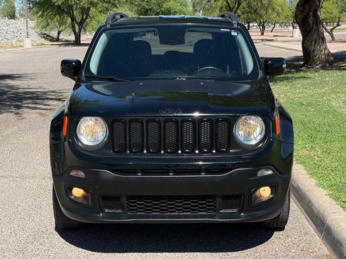 Used 2017 Jeep Renegade Altitude AWD/4WD image 8