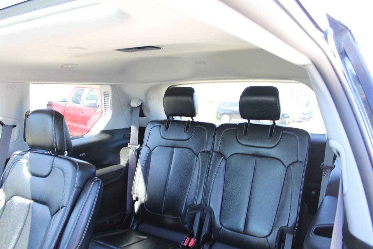 Used 2023 Jeep Grand Cherokee L Limited AWD/4WD image 10