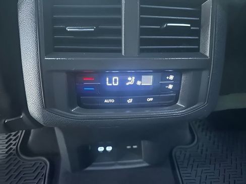 Used 2022 Volkswagen Atlas SE w/ Panoramic Sunroof Package FWD image 21