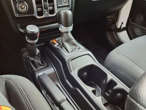 Used 2023 Jeep Gladiator Sport image 10