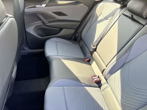 New 2025 Volkswagen Tiguan SE image 13