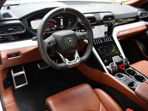 Used 2022 Lamborghini Urus AWD/4WD image 13