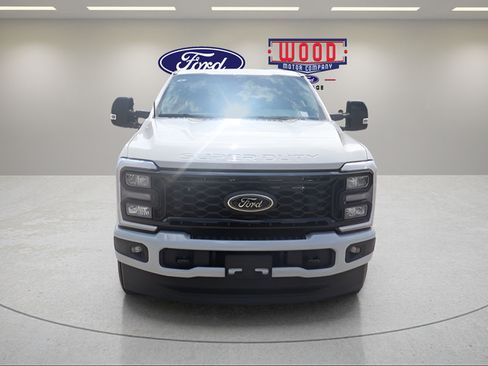 New 2026 Ford F250 Lariat w/ Black Appearance Package AWD/4WD image 9