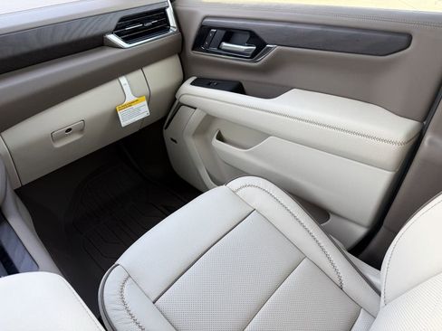 New 2026 GMC Yukon XL Denali w/ LPO, Floor Liner Package RWD image 17