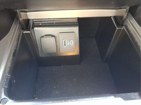 Used 2024 Ford Explorer XLT w/ Class IV Trailer Tow Package image 12