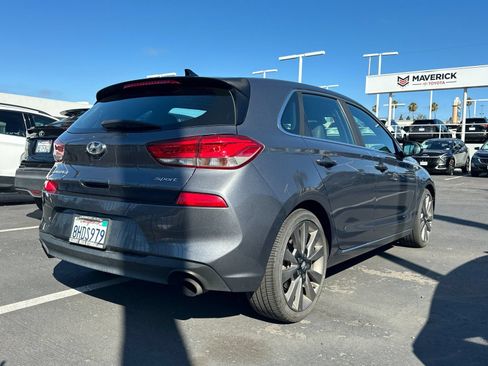 Used 2018 Hyundai Elantra GT Sport w/ Sport Tech Package 04 FWD image 3
