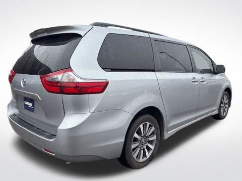 Used 2020 Toyota Sienna LE AWD/4WD image 3