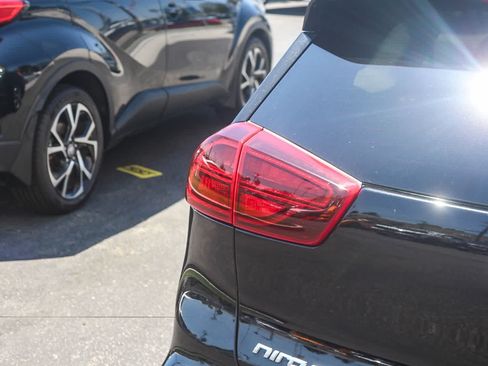 Used 2022 Kia Niro Touring Special Edition FWD image 8