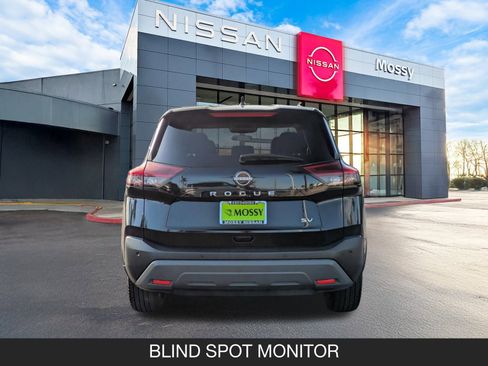 Used 2023 Nissan Rogue SV image 9