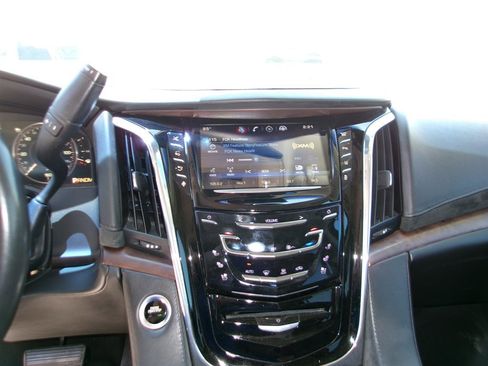 Used 2015 Cadillac Escalade Premium RWD image 24