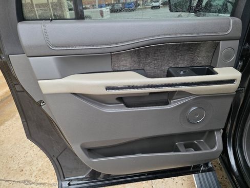 Used 2021 Ford Expedition Max Limited AWD/4WD image 25