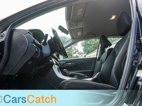 Used 2015 Honda Accord Sport image 18