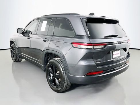 Used 2023 Jeep Grand Cherokee Limited AWD/4WD image 9