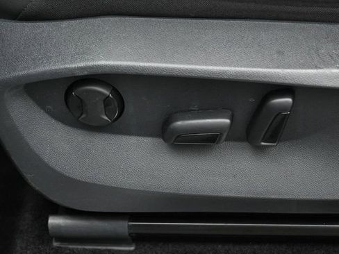 Used 2023 Volkswagen Tiguan SE R-Line image 10