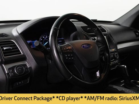 Used 2016 Ford Explorer XLT w/ Equipment Group 201A image 5